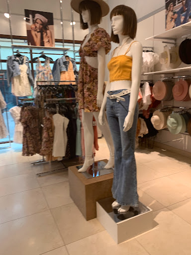 Clothing Store «Forever 21», reviews and photos, 1001 N Arney Rd #1000, Woodburn, OR 97071, USA