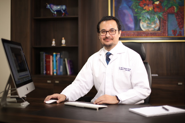 Opiniones de SaludVascular Dr. Paul Carrera Flores en Quito - Cirujano plástico