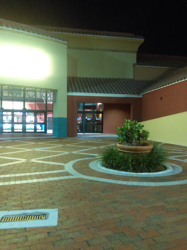 Movie Theater «Miami Lakes 17 Theatre», reviews and photos, 6743 Main St, Miami Lakes, FL 33014, USA