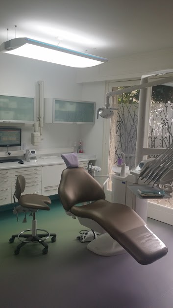 Dr DÉCHELETTE Laure - Dentiste Versailles (78000) à Versailles