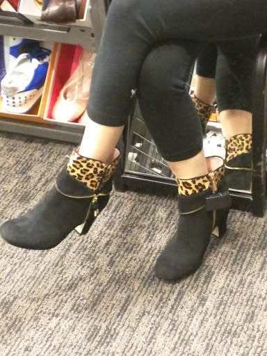 Department Store «Nordstrom Rack Chicago Avenue», reviews and photos, 101 E Chicago Ave, Chicago, IL 60611, USA