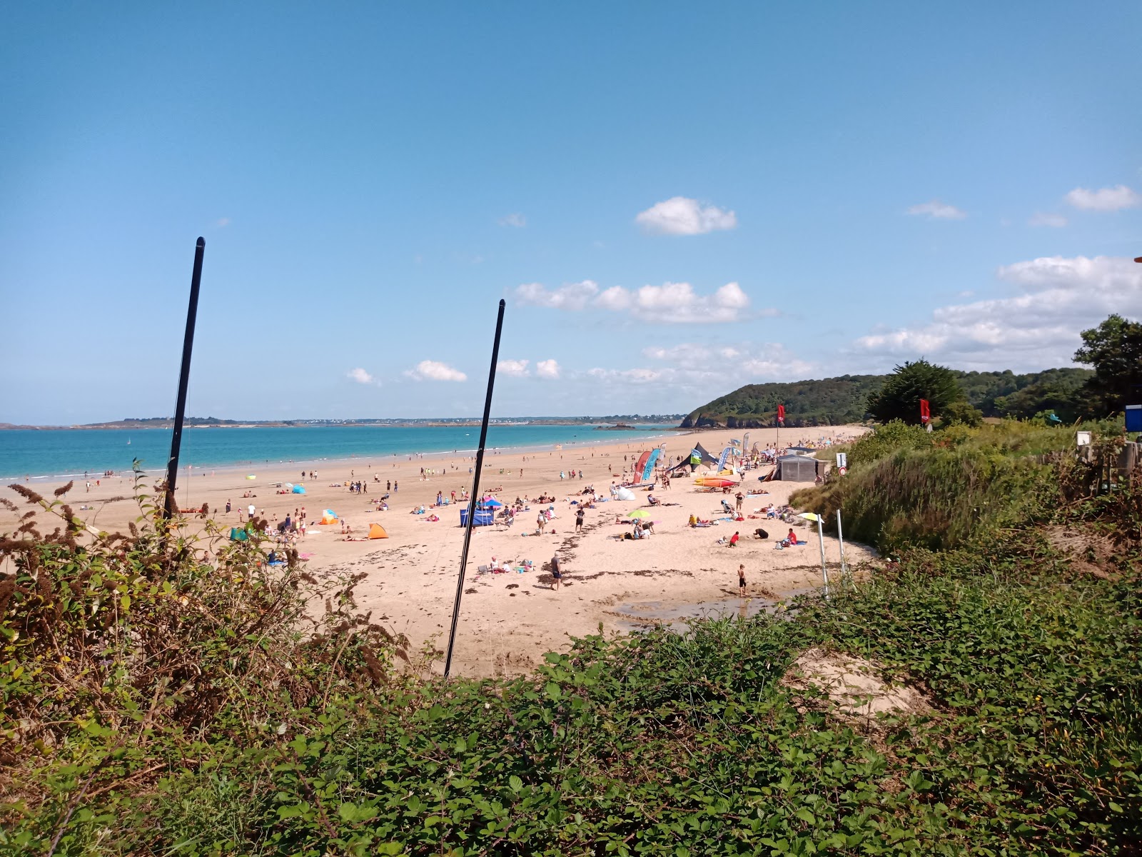 Foto di Plage de Pen Guen con una superficie del acqua cristallina