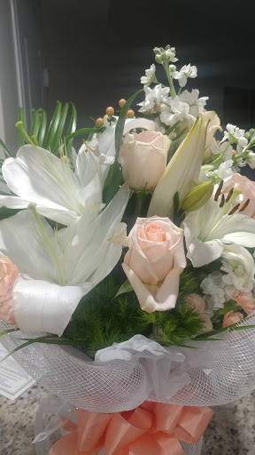 Florist «Elite Floral & Gift Shoppe», reviews and photos, 504 N Alafaya Trail #109, Orlando, FL 32828, USA