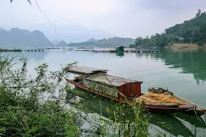 Hoa Binh Lake image