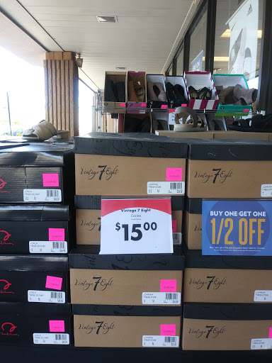 Shoe Store «Shoe Carnival», reviews and photos, 360 John R Rd, Troy, MI 48083, USA