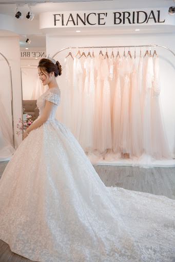 Cửa Hàng Váy Cưới Luxury - SWAN Bridal de Fiancé