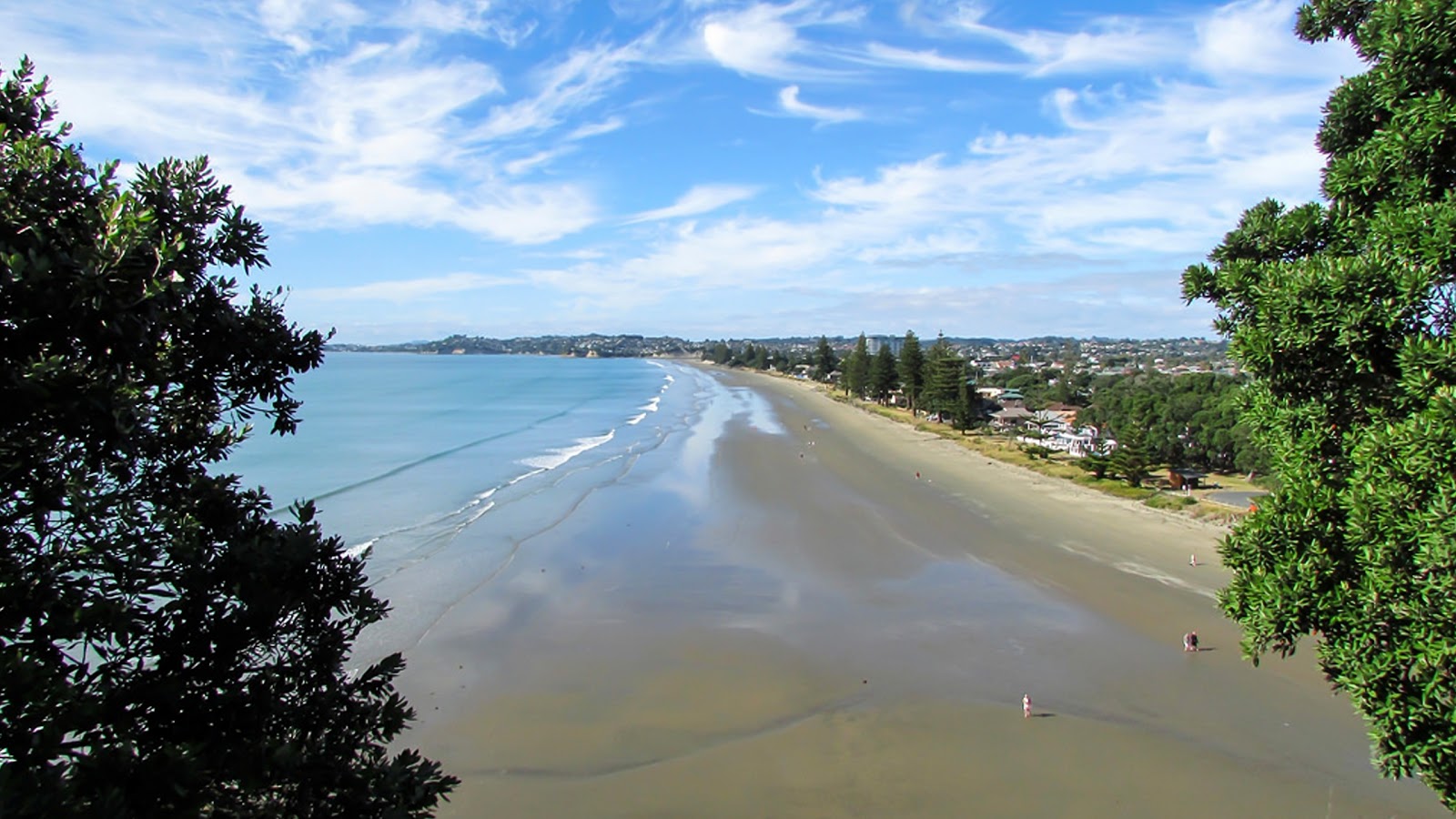 Photo of Orewa Beach with turquoise water surface