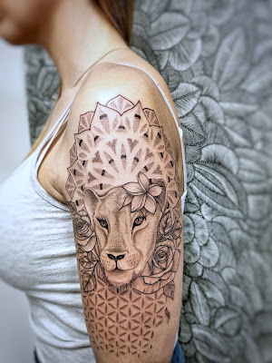 West Wood Tattoo à Apt
