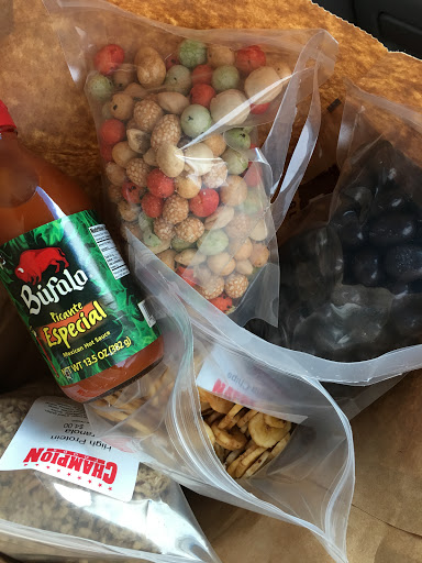 Grocery Store «Champion Grocery», reviews and photos, 1175 NW Gilman Blvd, Issaquah, WA 98027, USA