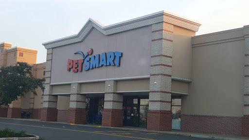 PetSmart, 7 U.S. 9, Manalapan Township, NJ 07726, USA, 