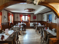 Atmosphère du Restaurant français Hostellerie du Cerf Blanc à Neuhaeusel - n°3