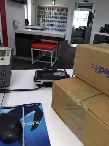 Cell Phone Store «Verizon Authorized Retailer - Wireless Zone», reviews and photos, 1515 N W Ave, Jackson, MI 49202, USA