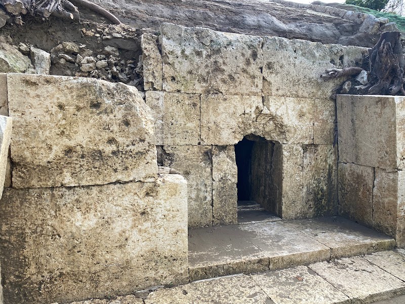 那覇市宮城（みやぐすく）１８世紀末の門中墓