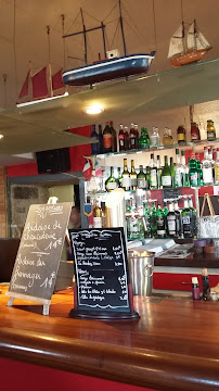 Atmosphère du Restaurant français Le Bateau d'Emile à Serrières - n°3