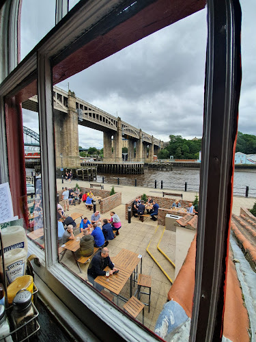 Comments and reviews of The Quayside - JD Wetherspoon