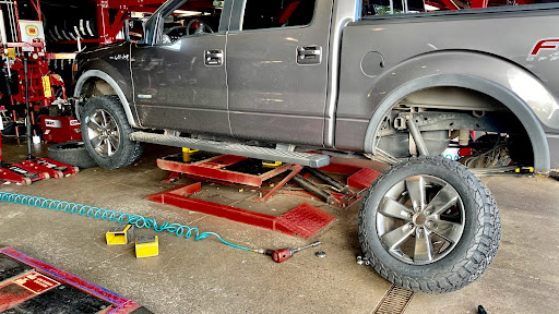 Tire Shop «Discount Tire Store - Tigard, OR», reviews and photos, 11462 SW Pacific Hwy, Tigard, OR 97223, USA