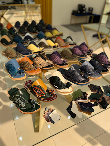 حذاء مراسم الشرق