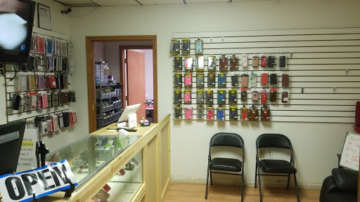 Cell Phone Store «I Phone Plus Repair», reviews and photos, 2500 Bardstown Rd #5, Louisville, KY 40205, USA