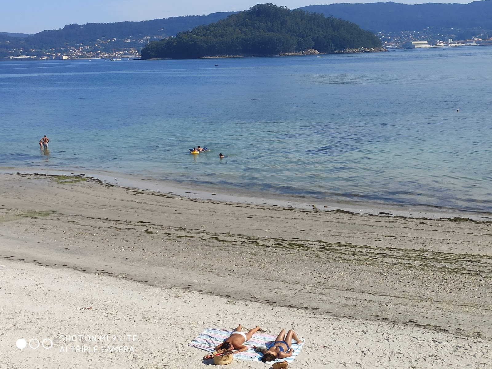 Praia Ouriceira'in fotoğrafı ve güzel manzarası