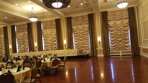 Beer Store «Family Beer & Liquor Store», reviews and photos, 20200 US Rte 20 Frontage Rd, East Dubuque, IL 61025, USA