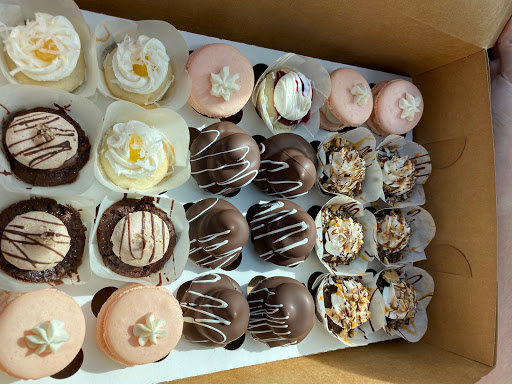 Wedding Bakery «Sweet Doctors», reviews and photos, 140 University Town Center Dr, Sarasota, FL 34243, USA