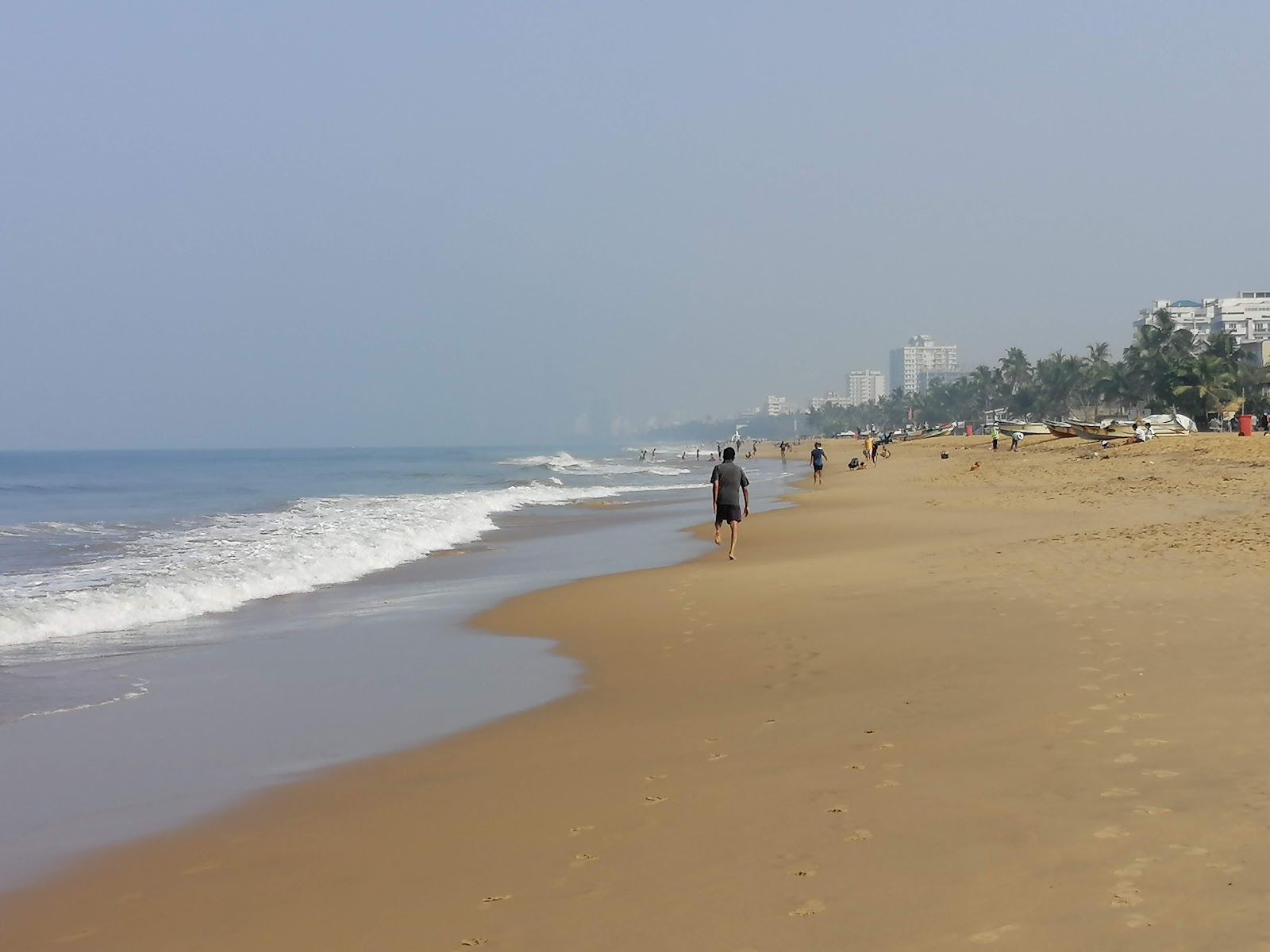 Mount Laviniya Beach photo #8