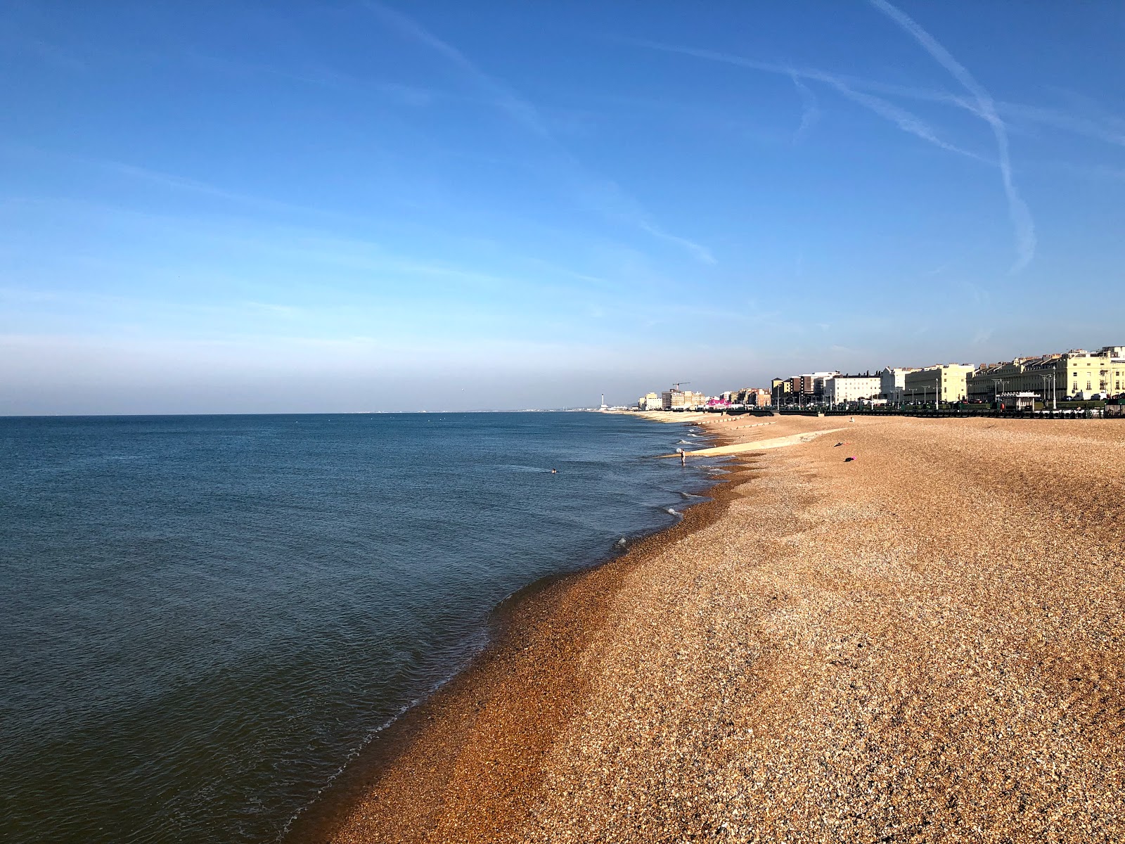 Photo of Brighton beach with very clean level of cleanliness