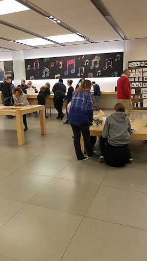 Computer Store «Apple The Woodlands», reviews and photos, 1201 Lake Woodlands Dr, The Woodlands, TX 77380, USA