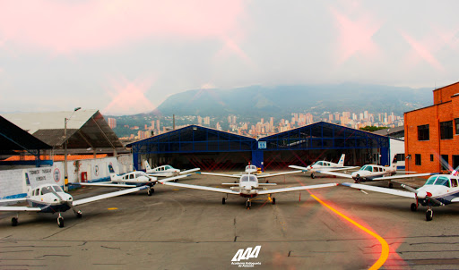 Cursos azafata vuelo en Medellin