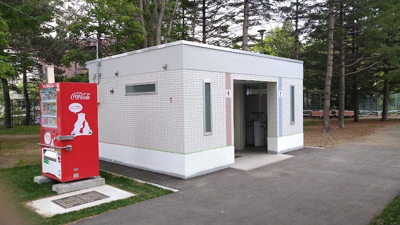 円山公園 身障者対応トイレ(テニスコート横)