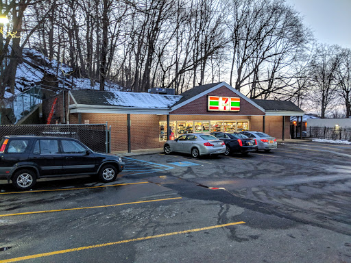 7-Eleven, 3 Railroad Ave, Roslyn, NY 11576, USA, 