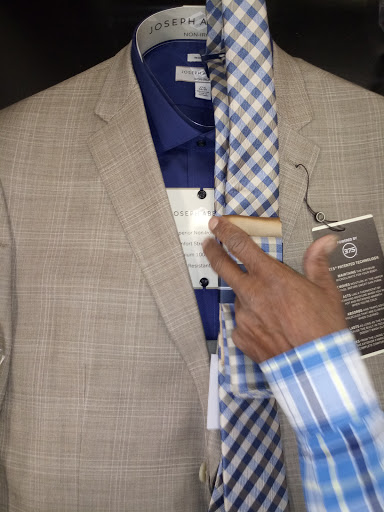 Clothing Store «K&G Fashion Superstore», reviews and photos, 511 W Eleven Mile Rd, Royal Oak, MI 48067, USA