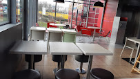 Atmosphère du Restaurant KFC Saint-Thibault à Saint-Thibault-des-Vignes - n°10