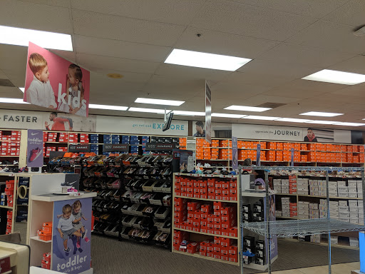Shoe Store «Famous Footwear», reviews and photos, 211 NE Englewood Rd, Kansas City, MO 64118, USA