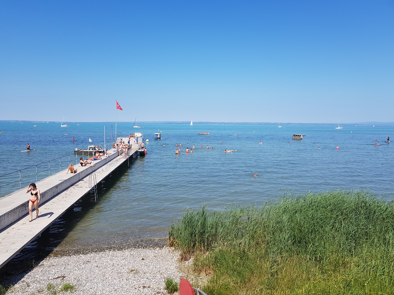 Foto van Strandbad Buchhorn met lichte kiezelsteen oppervlakte