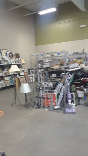 Thrift Store «Goodwill Store & Donation Center», reviews and photos, 3900 N Palmer St, Milwaukee, WI 53212, USA