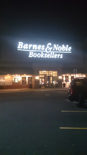 Book Store «Barnes & Noble Booksellers Maple Grove», reviews and photos, 8040 Wedgewood Ln N, Maple Grove, MN 55369, USA
