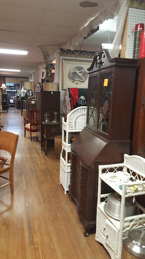 Antique Furniture Store «Useful Things Antiques & Collectibles Store», reviews and photos, 11 Crenshaw Ln, Coxs Creek, KY 40013, USA