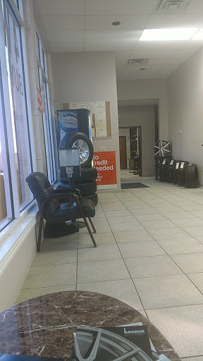 Tire Shop «DFW Discount Tire & Auto», reviews and photos, 1922 N Plano Rd, Garland, TX 75042, USA