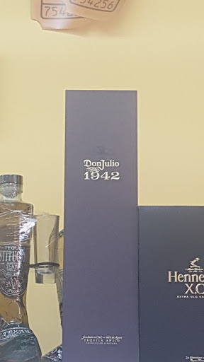 Liquor Store «1st Infinity Liquor Llc», reviews and photos, 114 Polo Park Blvd E, Davenport, FL 33897, USA