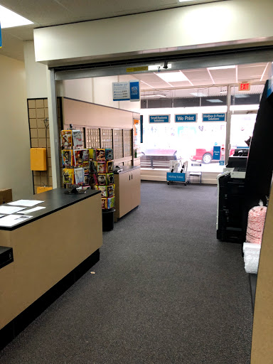 Shipping and Mailing Service «The UPS Store», reviews and photos, 2312 Far Hills Ave, Dayton, OH 45419, USA