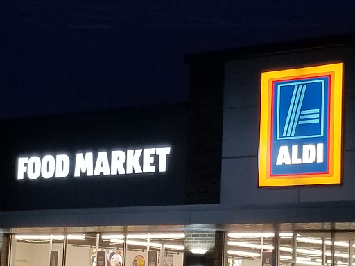 Supermarket «ALDI», reviews and photos, 140 E Poyntz Ave, Manhattan, KS 66502, USA