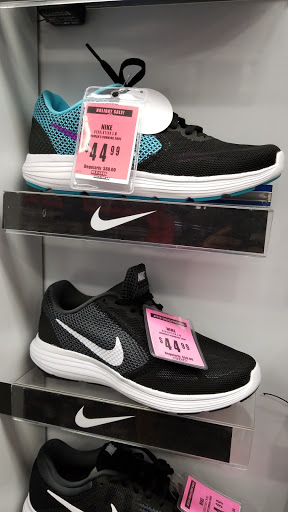 Sporting Goods Store «Big 5 Sporting Goods - Wilshire», reviews and photos, 6601 Wilshire Blvd, Los Angeles, CA 90048, USA