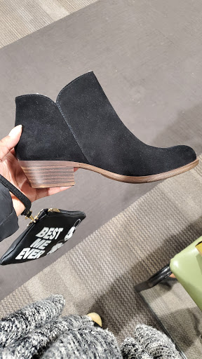 Shoe Store «DSW Designer Shoe Warehouse», reviews and photos, 344 Providence Hwy, Dedham, MA 02026, USA