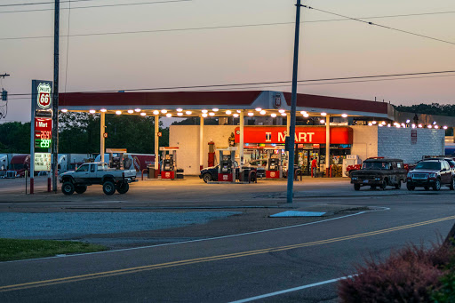 I Mart, 21465 Tennessee 22 N, Wildersville, TN 38388, USA, 