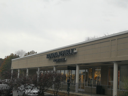 Shopping Mall «The Crossings Premium Outlets», reviews and photos, 1000 Premium Outlets Dr, Tannersville, PA 18372, USA