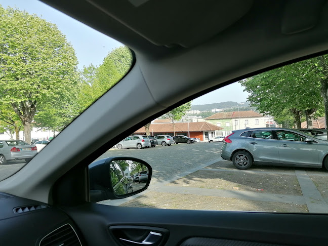 Avaliações doCampo Da Feira em Paredes - Estacionamento