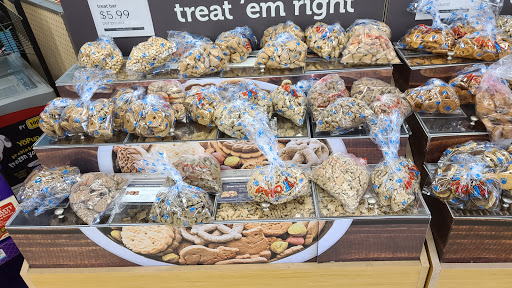 Pet Supply Store «Petco Animal Supplies», reviews and photos, 8404 Eager Rd b, Brentwood, MO 63144, USA