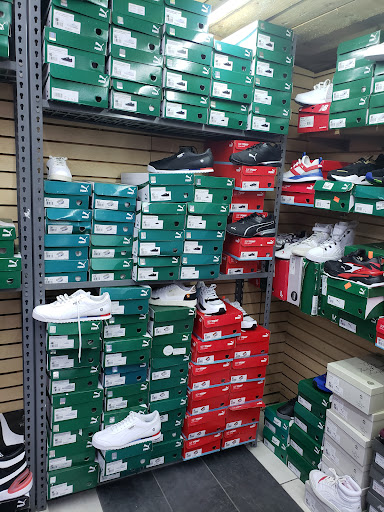 Shoe Store «Outlet Shoes & Rugs», reviews and photos, 221 E Ledbetter Dr, Dallas, TX 75216, USA