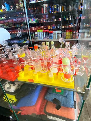 Tobacco Shop «Duet Smoke Shop», reviews and photos, 15355 Sherman Way h, Van Nuys, CA 91406, USA